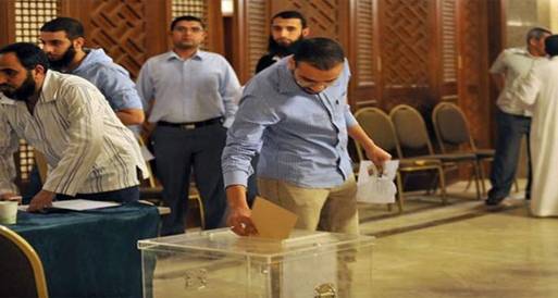 حملة مرسي تستنكر عدم إعلان نتائج المصريين بالخارج