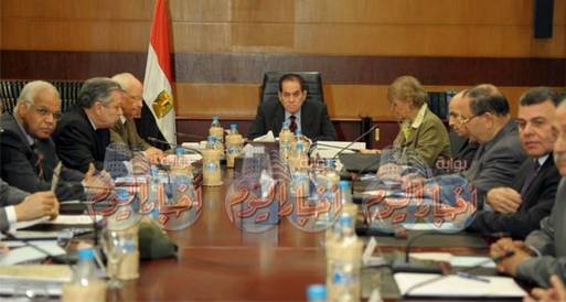 الجنزوري يبحث مع 6 وزراء مخطط تنمية سيناء 