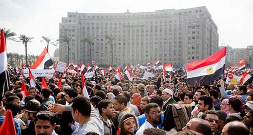 تزايد أعداد المتظاهرين بـ "التحرير" وشلل لحركة المرور