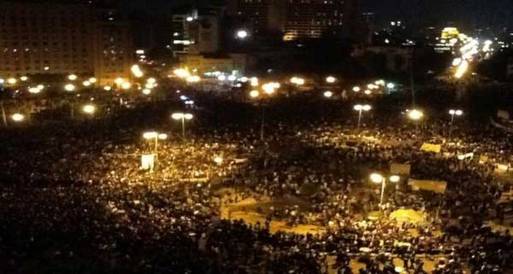 الآلاف يتوافدون على "التحرير" للمطالبة بتسليم السلطة كاملة 