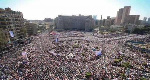 المئات يغادرون الميدان بعد أجواء من الاحتفالات