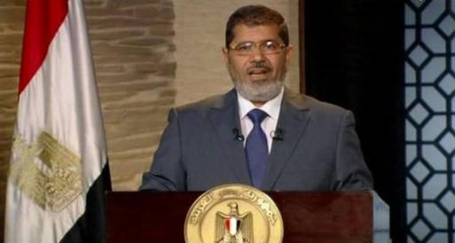 مرسي يستقبل أهالي شهداء ومصابي السويس
