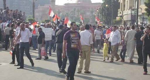 ميدان التحرير يشهد اشتباكات بين الباعة الجائلين و مجهولين