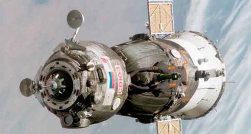 مركبة الفضاء الروسية "سويوز" تهبط بكازاخستان 