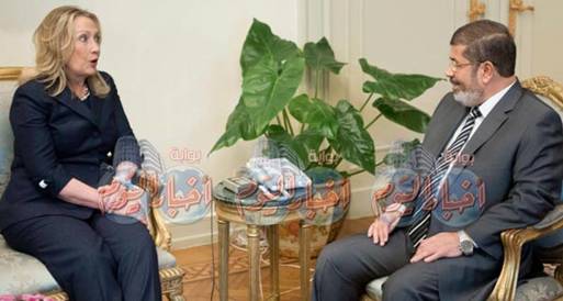 الرئيس مرسي يبدأ مباحثات مع وزيرة الخارجية الأمريكية