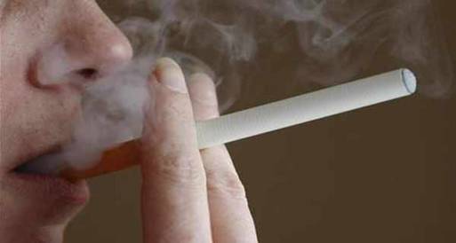  أبحاث طبية: السيجارة الاليكترونية تضر الرئة