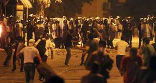 تصاعد حدة الاشتباكات بين المتظاهرين وقوات الأمن بكورنيش النيل