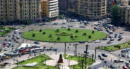 مراجعة تراخيص المحلات والمقاهي بميدان التحرير وغلق وتشميع المخالف