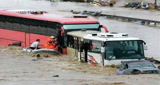 مقتل 3 في فيضانات تجتاح غرب تركيا