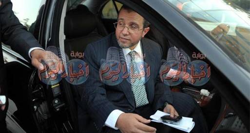 أهالي ضحايا حادث أسيوط يطردون رئيس الوزراء من المستشفي