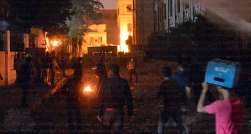 إغلاق شارع قصر العيني بعد اشتباكات بين الأمن ومتظاهرين 