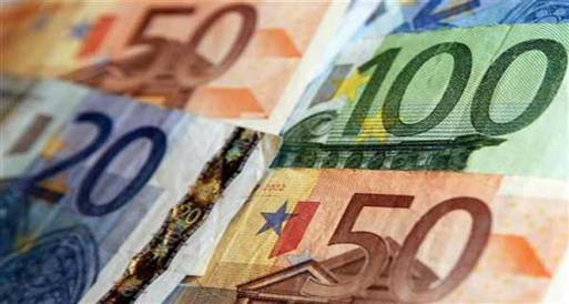 اليورو يتراجع بعد إخفاق محادثات بشأن اليونان وهبوط الين