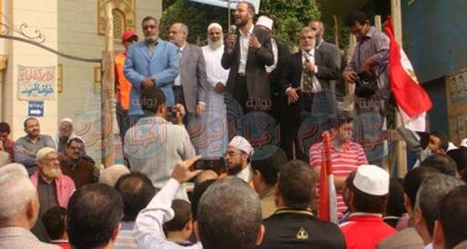 مسيرات تأييد لمرسي ببني سويف وقوى ثورية تصفه بالديكتاتور الجديد