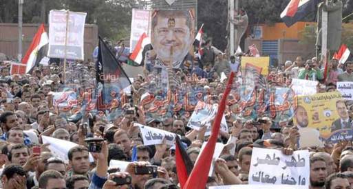 "تي شيرت "مرسي بـ10 جنيه في الاتحادية