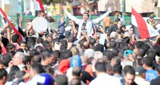 متظاهرو التحرير يهتفون: الشعب يريد إسقاط النظام