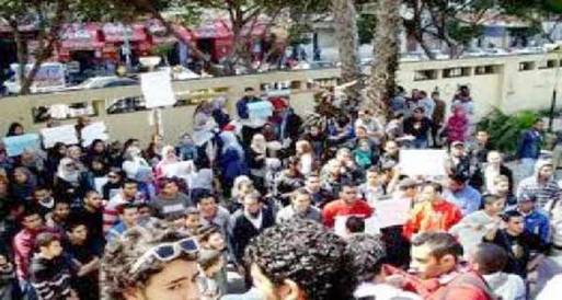 نشطاء يتظاهرون أمام نيابة سيدي جابر للمطالبة بالإفراج عن زملائهم