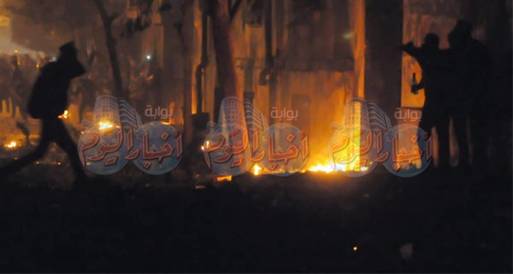 اشتباكات عنيفة بشارع القصر العيني بين المتظاهرين وقوات الأمن