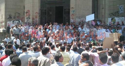 توقف الاشتباكات بين المتظاهرين وقوات الأمن أمام دار القضاء