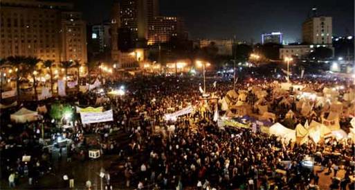 معتصمون التحرير يكثفون إجراءاتهم التأمينية على كافة مداخل الميدان