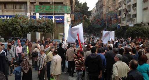 العشرات أمام "الشيخ كشك" استعدادا لمسيرة قصر الاتحادية