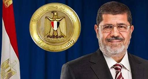 الرئيس مرسي يتابع سير عملية الاستفتاء على الدستور 