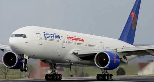     إلغاء سفر بريطاني لسبه "مصر" على سلم الطائرة