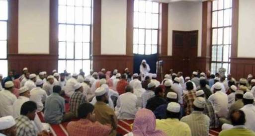 إمام مسجد يطالب المصلين بالتبرع لحشد الناخبين للموافقة على الدستور