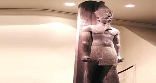 "السياحة والآثار" تنجح في حل مشكلة تمثالي الملك أمنحتب الثالث 