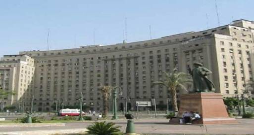 المعتصمون يواصلون إغلاق مجمع التحرير لليوم الثاني على التوالي 