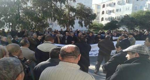 وقفة احتجاجية للمعلمين المؤقتين بنجع حمادي