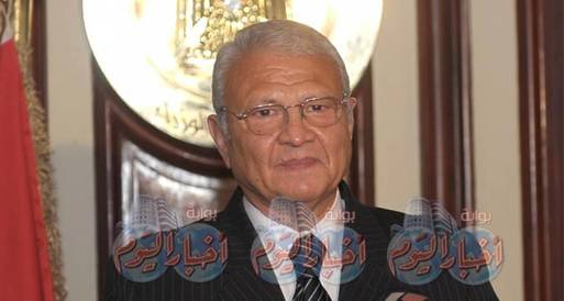 وزير الاتصالات يعود إلى القاهرة بعد زيارة أسبانيا