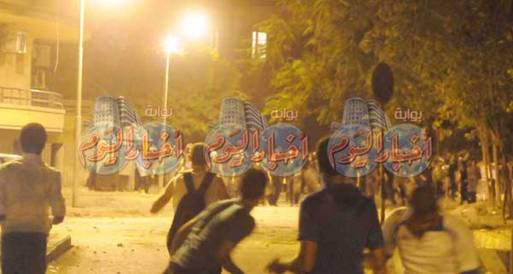 تواصل الاشتباكات بين المتظاهرين وقوات الأمن بشارع كورنيش النيل 