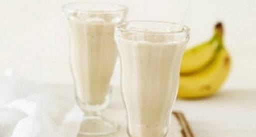 "سموثي الموز" بزبدة الفول السوداني و الحليب
