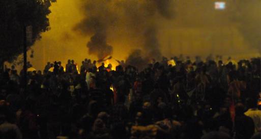 الأمن يطلق الغاز علي متظاهري "عمانويل" وتعيد تسيير الحركة المرورية