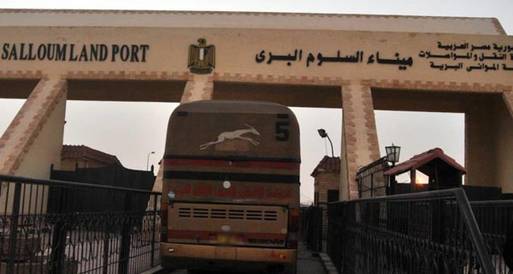 200 شاحنة مصرية تعبر منفذ السلوم البري إلى ليبيا