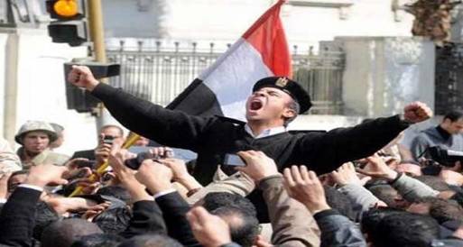 العشرات من أفراد وأمناء الشرطة ينظمون وقفة احتجاجية بمدينة نصر 