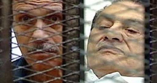 محامون يطالبون بإدخال مبارك والعادلي كمتهمين بقتل ثوار السويس