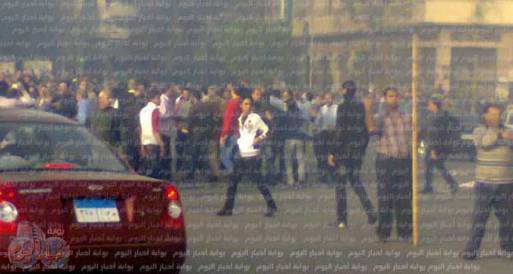 معتصمو التحرير يردون على إحراق خيامهم بتحطيم بعض المحال 
