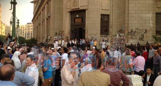 مظاهرة لـ6 أبريل أمام دار القضاء للمطالبة بإقالة النائب العام