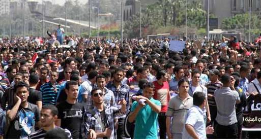 طلاب جامعة الأزهر يواصلون وقفتهم الاحتجاجية بالمشيخة