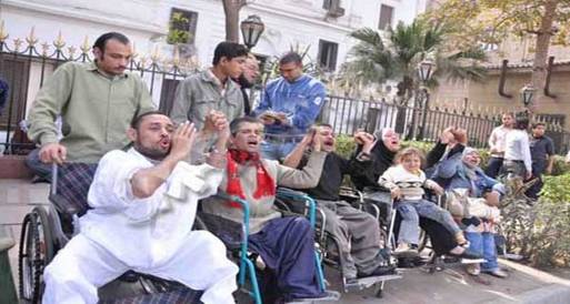 وقفة احتجاجية للمعاقين أمام ديوان محافظة قنا للمطالبة بالتعيين