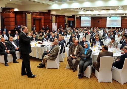 د.يحيي حامد وزير الاستثمار الجديد لقاءً موسعاً مع عدد كبير من المستثمرين ورجال الأعمال 