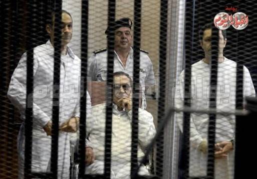 صورة أرشيفية من محاكمة الرئيس السابق محمد حسني مبارك ونجليه