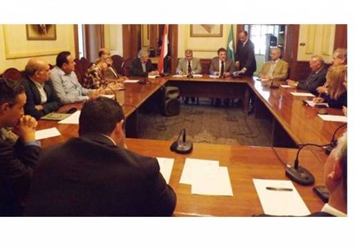  د.السيد البدوي خلال لقاءه مع أعضاء حكومة الوفد الموازية 