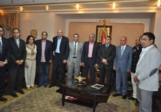 طاهر أبو زيد مع أعضاء لجنة الكرة
