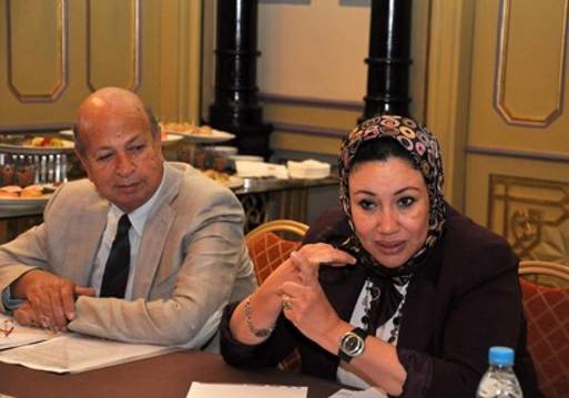 صورة من اجتماع عبلة عبد اللطيف المستشار الاقتصادي لوزير التجارة والصناعة 
