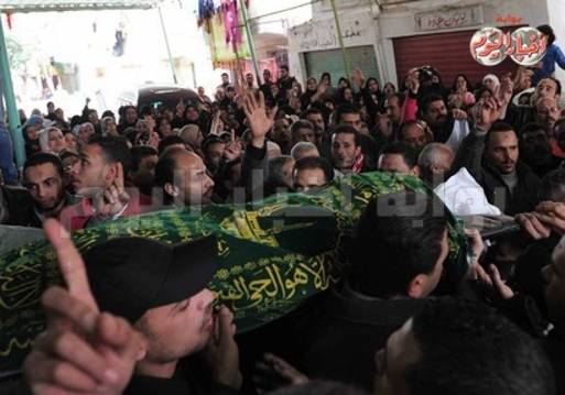 المئات يشيعون جنازة "بائع الإسكندرية" في الترعة المردومة _ تصوير:عصام عبد المنعم