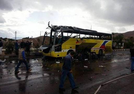خبير أمني: حادث تفجير الأتوبيس السياحي يرتبط بمحاكمة مرسي