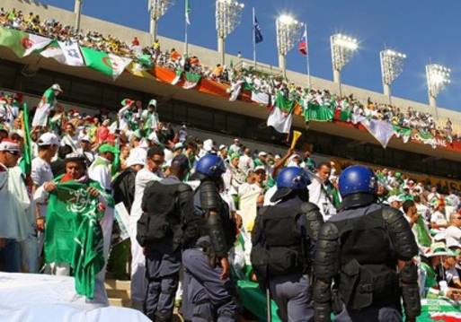 إصابة 15 شرطيا بأعمال شغب في مباراة ربع نهائي كأس الجزائر