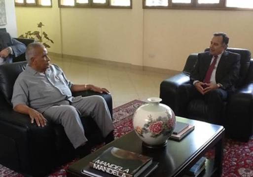  وزير الخارجيةنبيل فهمي ورئيس وزراء تنزانيا الأسبق